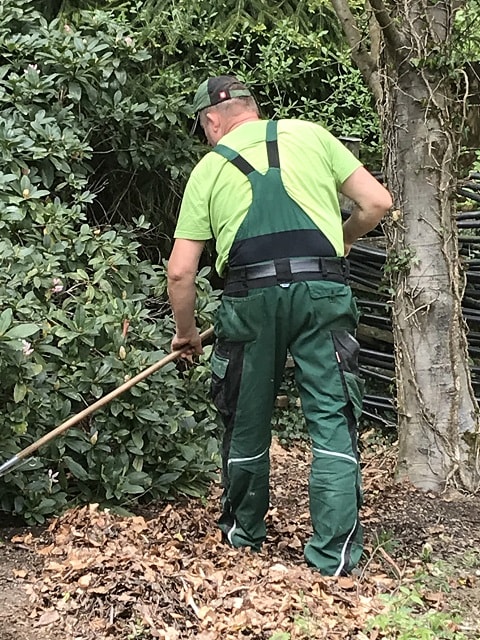 Wir kümmern uns um Ihre saisonale Gartenpflege und Gartenarbeiten aller Art.