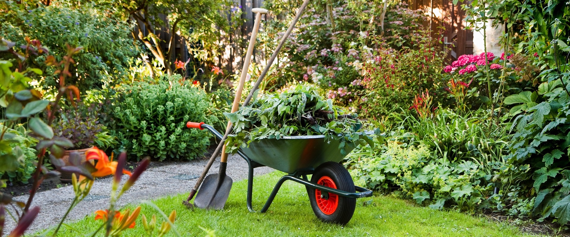 Überlassen Sie uns die Gartenpflege Ihres Traumgartens in Lennestadt und Umgebung und verlassen Sie sich auf Hebbecker Galabau!