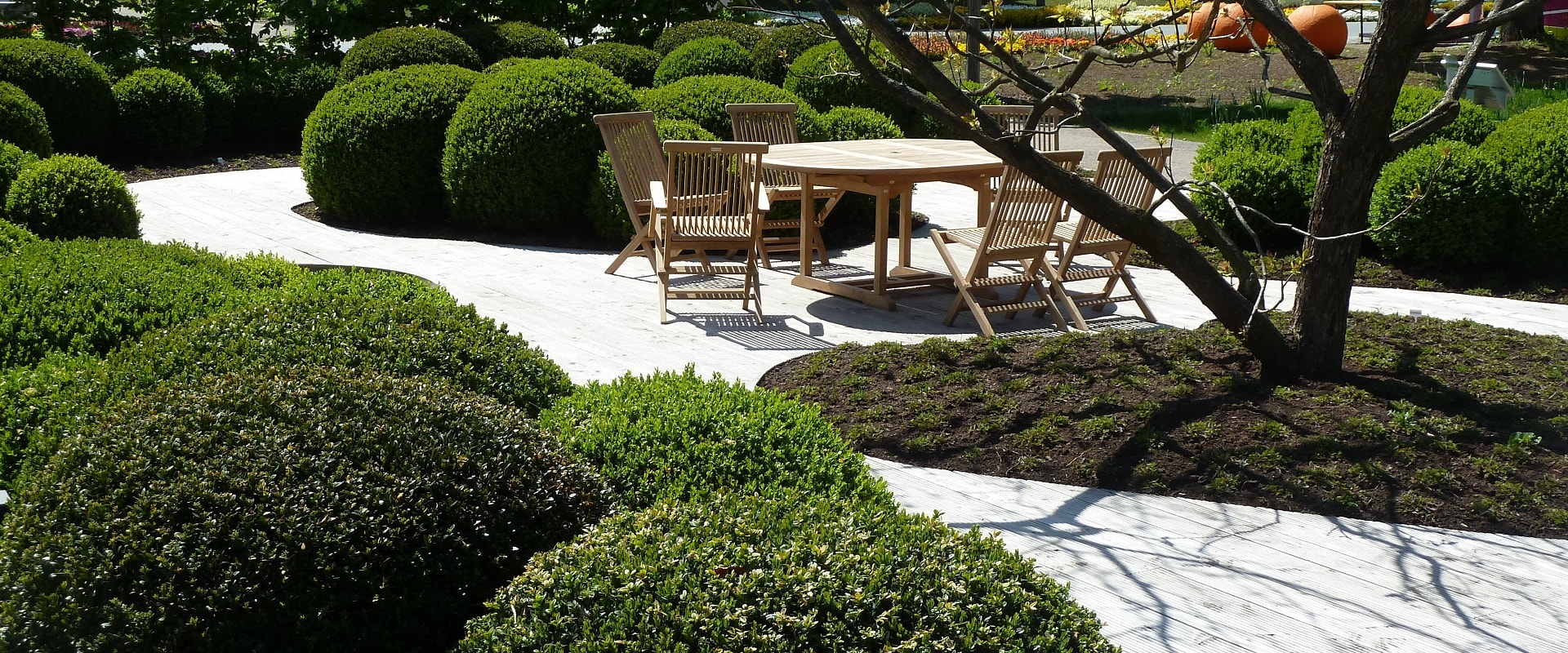 Genießen Sie Ihre neuen Außenanlagen. Auf Ihrer Relax-Terrasse von Hebbecker Garten- und Landschaftsbau in Lennestadt.